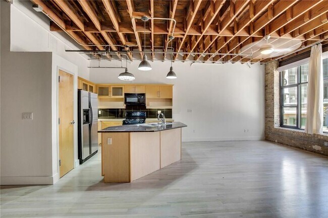Building Photo - 411 Brazos St