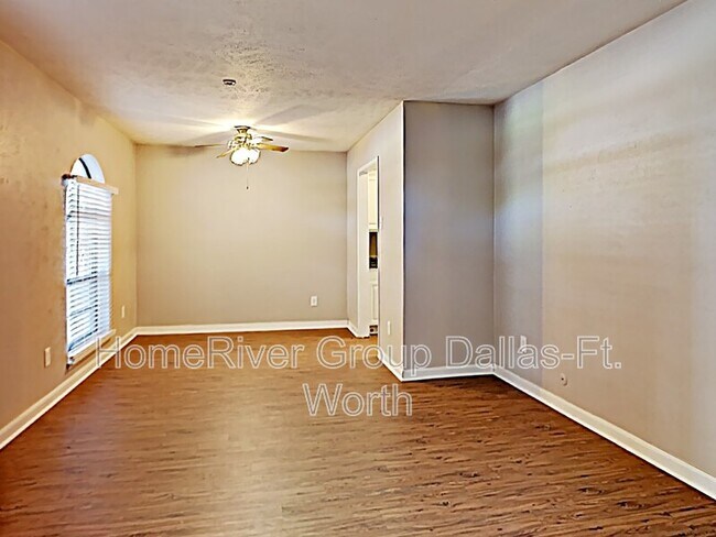 Foto del edificio - 5117 Bartlett Dr