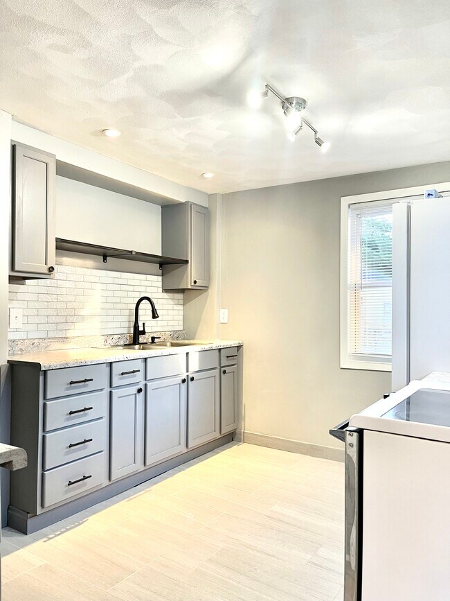 Kitchen - 1005 N State St