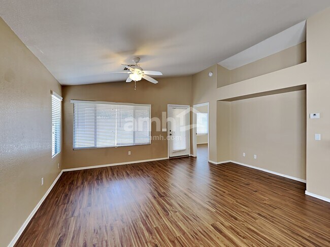 Foto del edificio - 2037 N 107th Dr