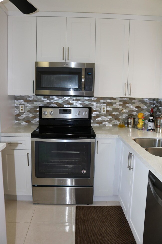 Foto del edificio - 7142  Golf Colony Court 206