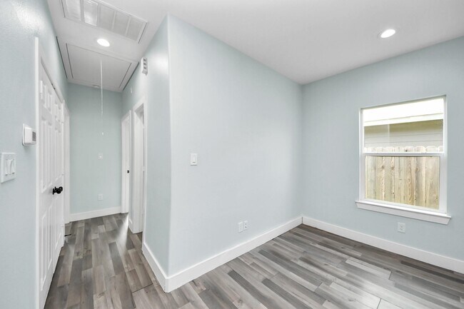 Foto del edificio - 7502 Sandle St