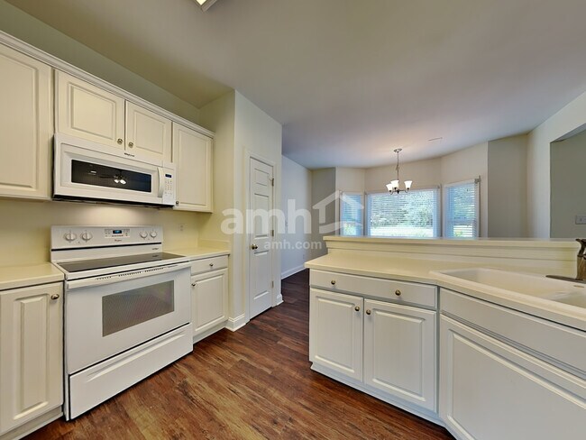 Foto del edificio - 2402 Clovelly Ct