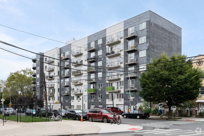 Building Photo - 100 Maspeth Ave