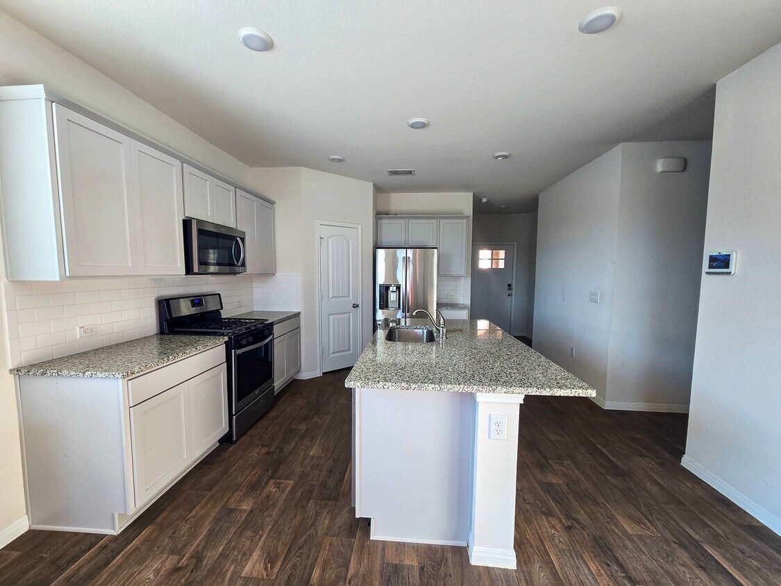 Foto principal - Room in House on Brody Ln