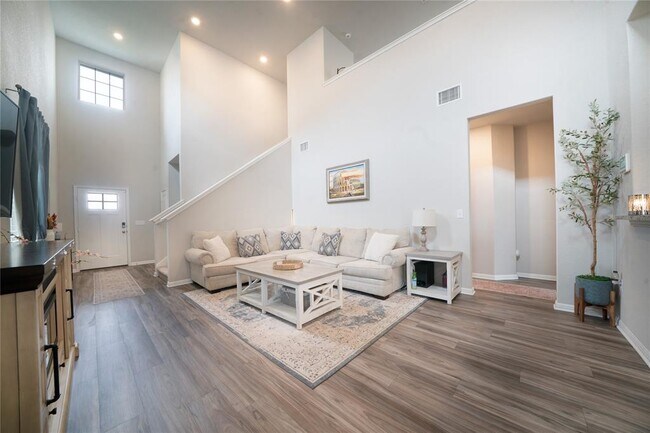 Building Photo - 1228 Vogel Dr