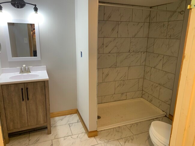 Basement Bathroom - 3870 Glenfield Rd