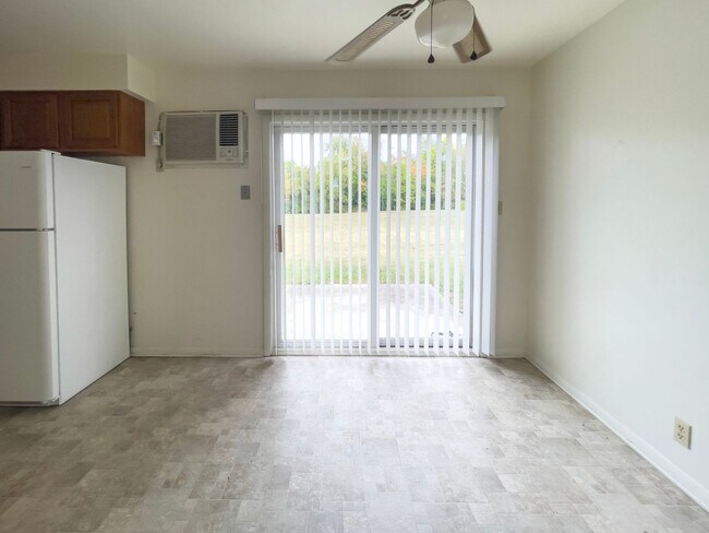 Foto del edificio - 8200 & 8202 W Butternut Rd