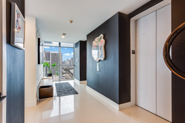 Building Photo - 1100 Biscayne Blvd