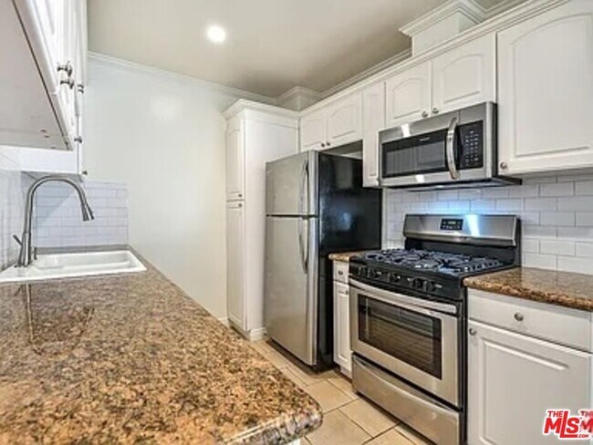 Foto del edificio - 1112 N Olive Dr