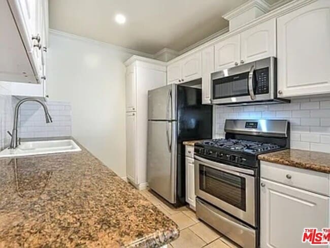 Building Photo - 1112 N Olive Dr