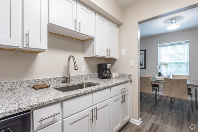 Kitchen - Country Club Apartments