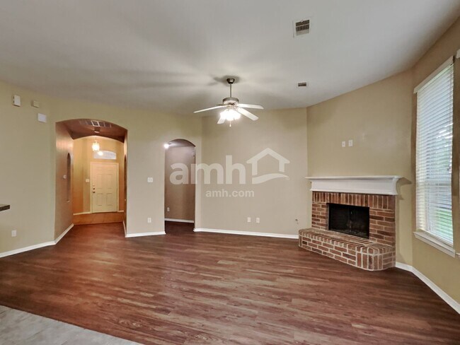 Foto del edificio - 113 Heritage Oaks Dr