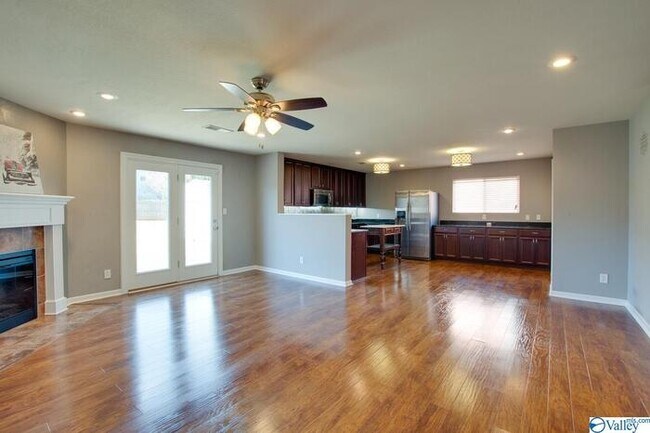 Building Photo - 3225 Lakeland Dr