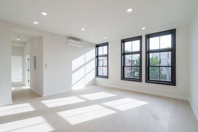 Building Photo - 1208 N 29th St