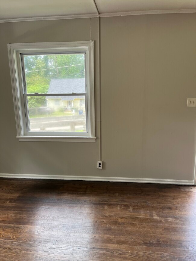 Building Photo - 1044 Betty Dr