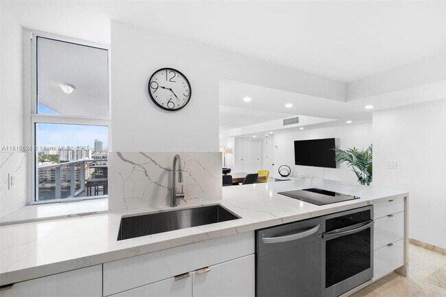 Building Photo - 2401 Collins Ave