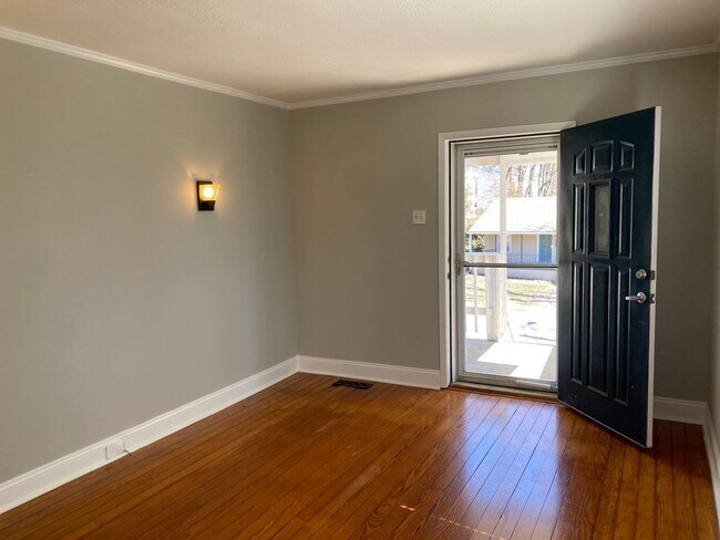 Foto del edificio - Must See Two Bedroom Home!