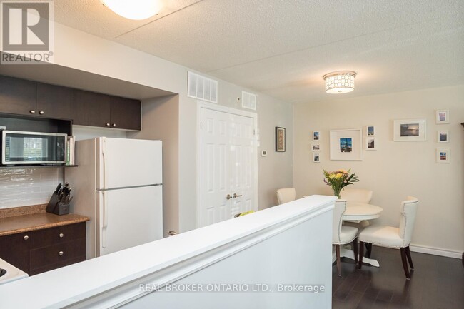 Photo du bâtiment - 1479-1479 Maple Ave