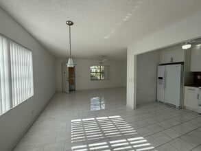 Building Photo - 602 Flanders N