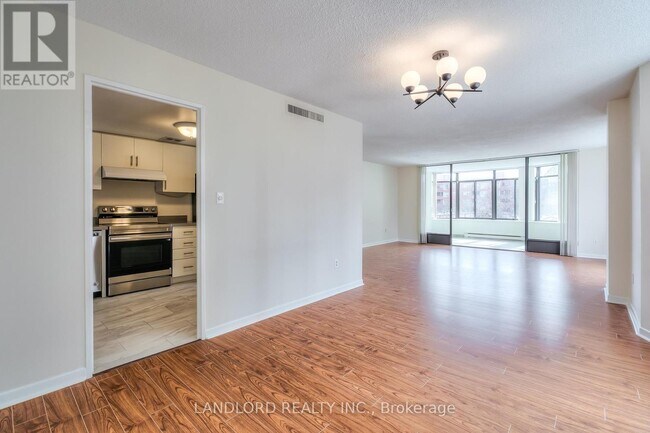 Photo du bâtiment - 135 George St S