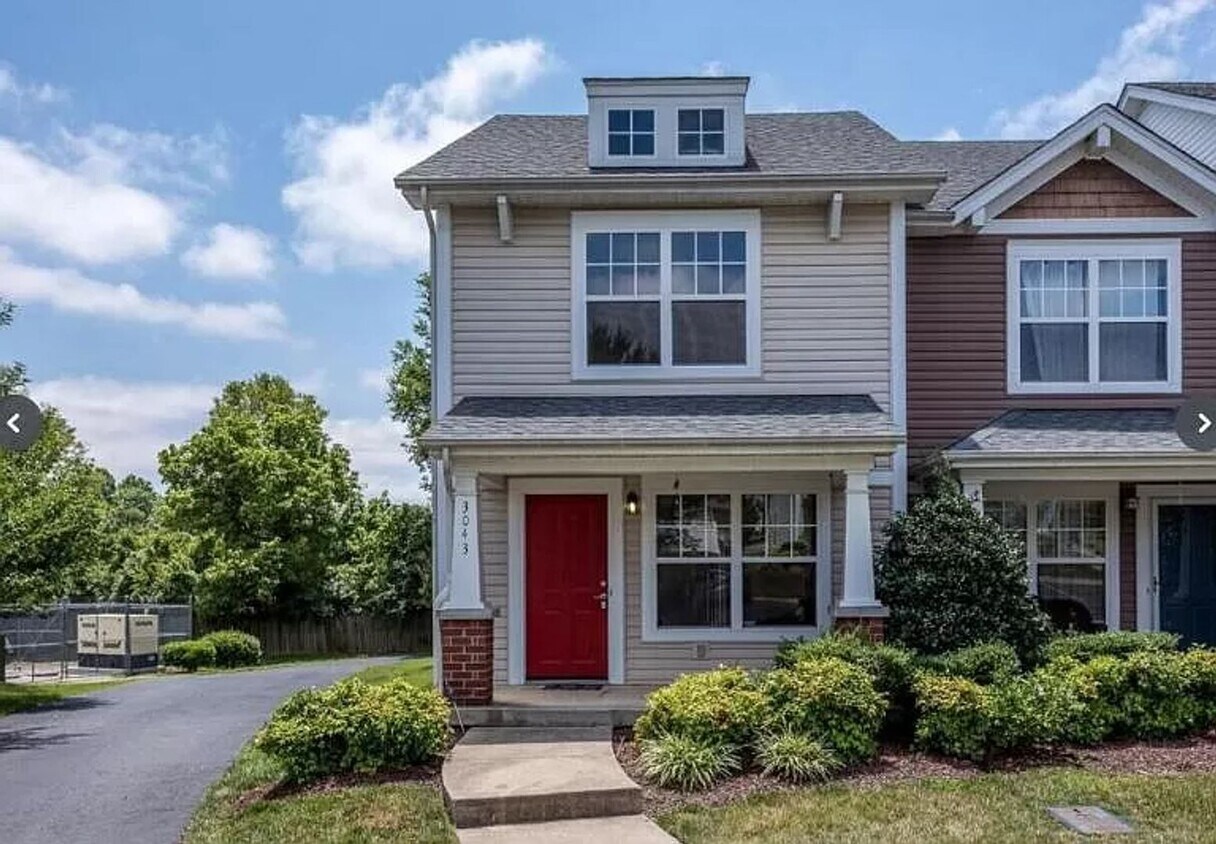 Foto principal - Great 2BR Townhome in Bellevue