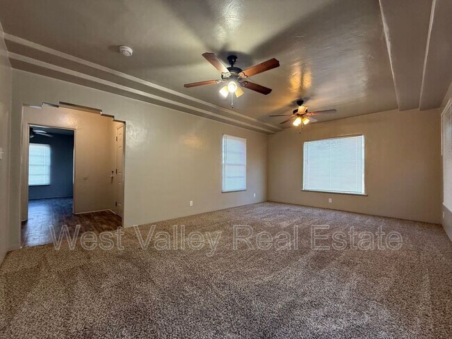 Foto del edificio - 700 Philippine St