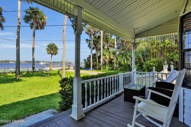 Building Photo - 502 S Beach St