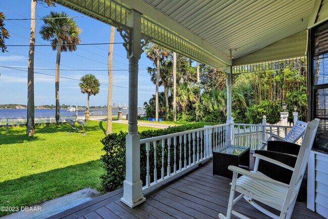 Foto del edificio - 502 S Beach St