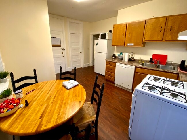 Foto del edificio - 731 Parker St