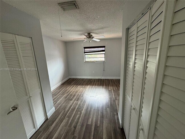 Foto del edificio - 550 SW 115th Ave