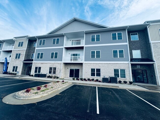 THE CROWN AT CORNESTONE - THE CROWN AT CORNESTONE Apartment