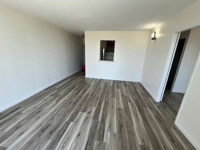 Foto del edificio - Pearl Ridge Gardens & Tower (Aiea) - 1 bedroom, 1 parking, swimming pool, and AC