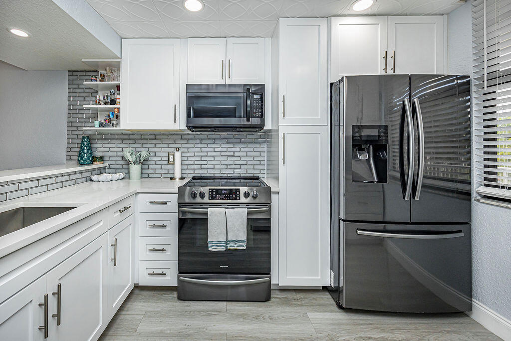 Primary Photo - 3630 Whitehall Dr