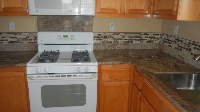 Foto del edificio - 1 bedroom, 1 bath in West Sacramento