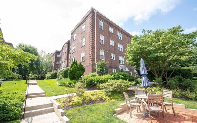 Foto del edificio - 104 Woodside Rd