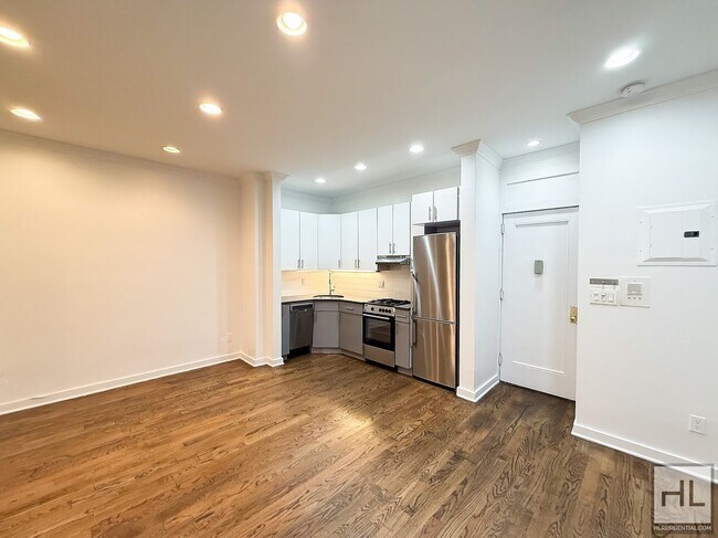Foto del edificio - EASTERN PARKWAY / Crown Heights 1-Bed 1-Bath