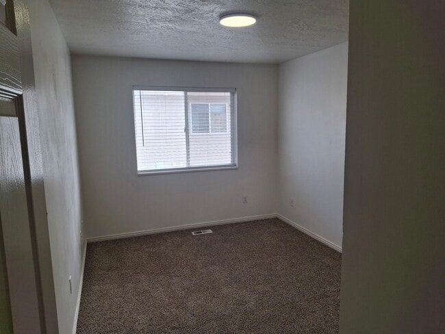 Building Photo - 1376 N 260 W