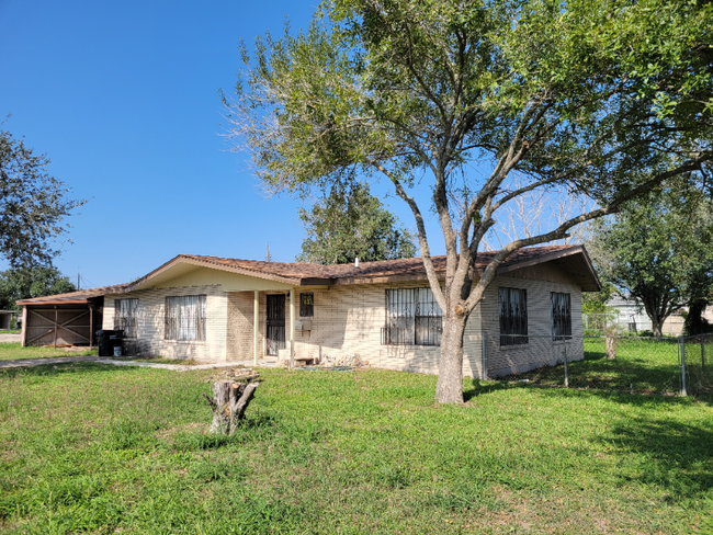 Foto del edificio - 417 W Edinburg Ave