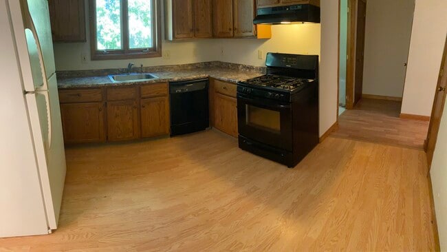 Building Photo - 48 Lund Dr