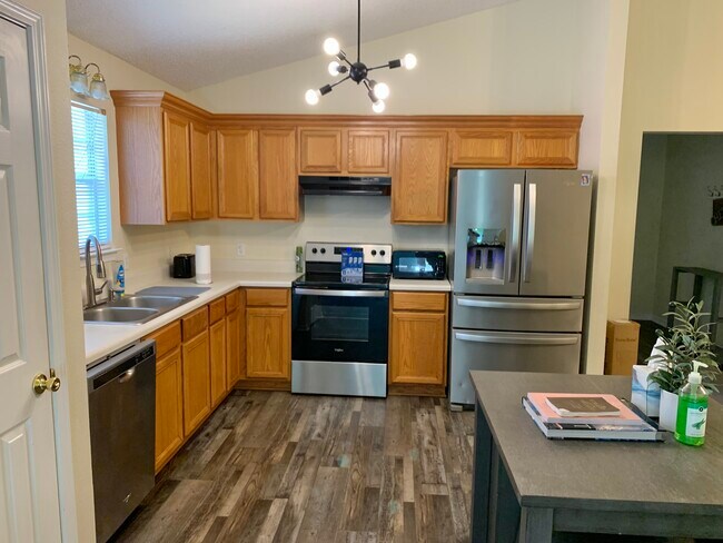 Building Photo - 2477 Gulf Breeze Ave