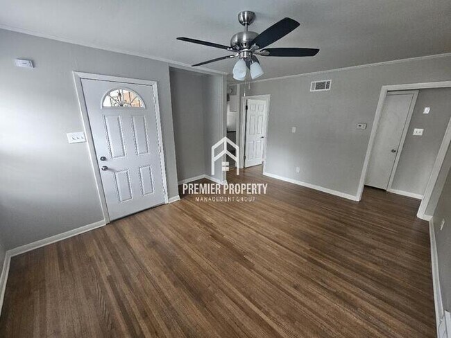 Building Photo - 1555 Raymore Rd