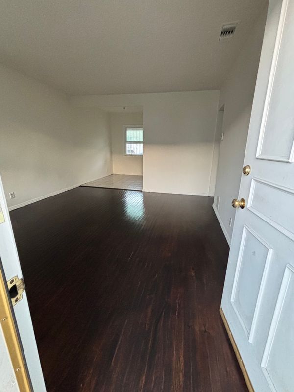 Foto del edificio - 318 E 99th St