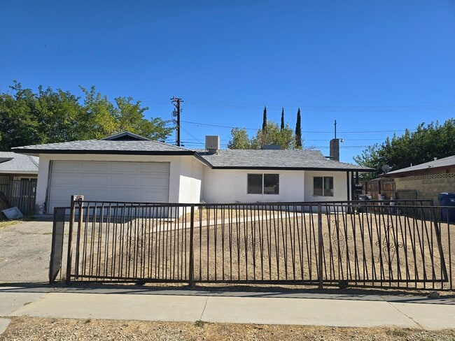 Building Photo - 44414 Andale Ave