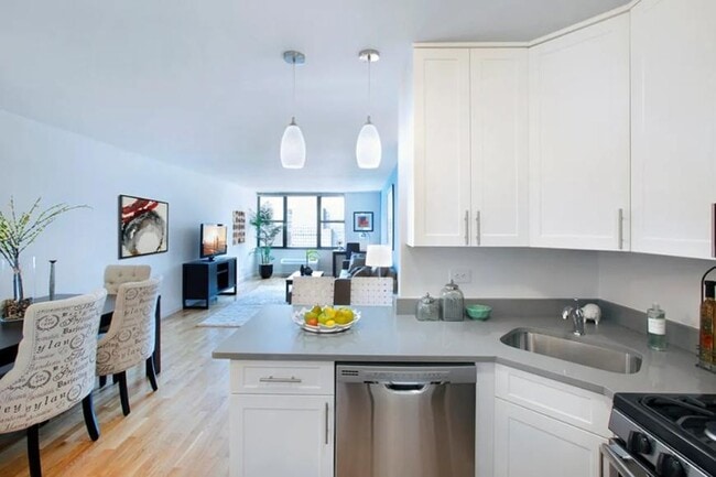 Building Photo - 2 bedroom in New York NY 10280