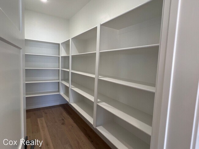 Foto del edificio - 5 br, 4 bath House - 397 E 4290 S