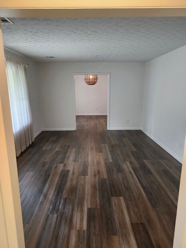 Foto del edificio - 422 Gaither Dr