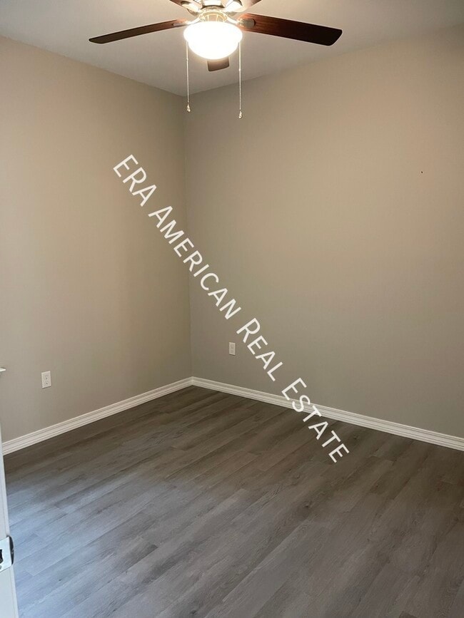 Building Photo - 709 Robinson Ave E