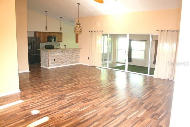 Building Photo - 1143 Wolford Dr