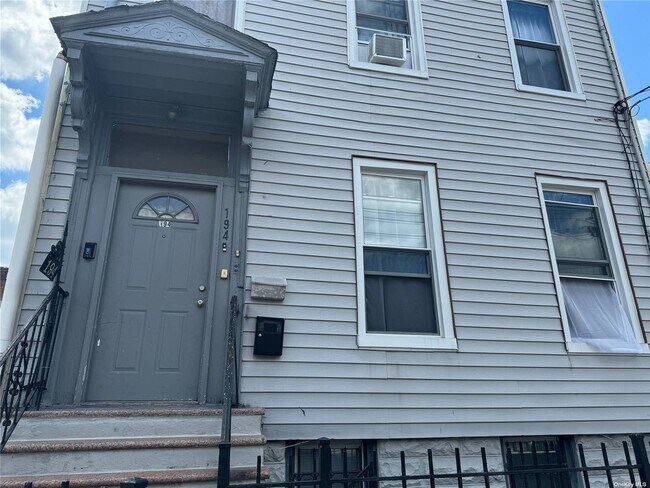 Building Photo - 194 McKinley Ave